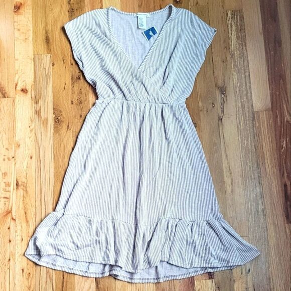 Caution to the Wind Surplice Ruffle Bottom Dress Medium - Picture 1 of 5
